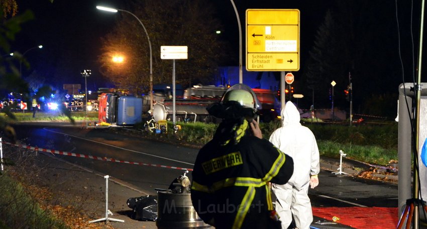 VU Tanklastzug umgestuerzt Huerth Industriestr P170.JPG